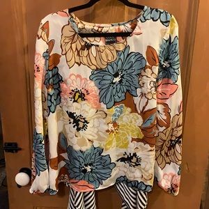 Super cute silky top!